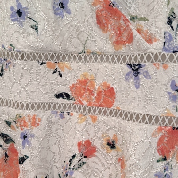 Trixxi Lace Floral Cut Out Back Zip Lined Mini Dress Women's Small White Peach - Picture 2 of 5